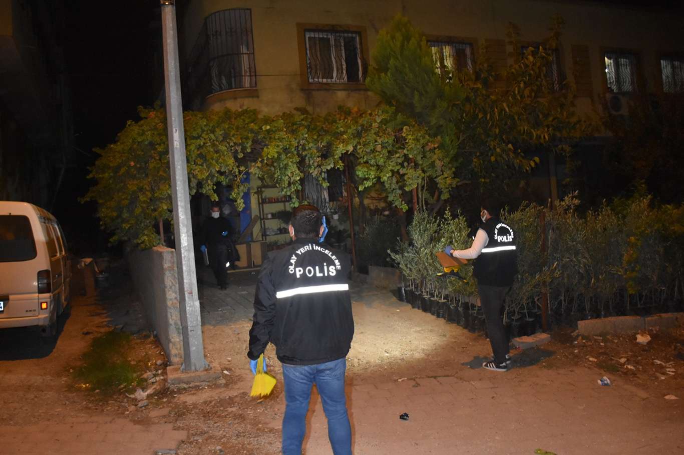 Adana'da aynı evde kaldığı arkadaşını bıçakladı Adana'da aynı evde kaldığı arkadaşını bıçakladı